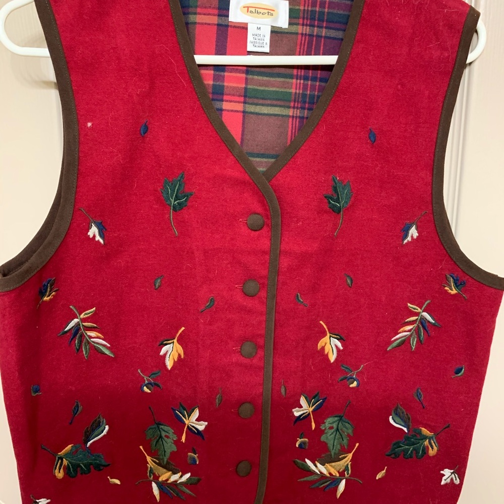 Fall vest with brown trim